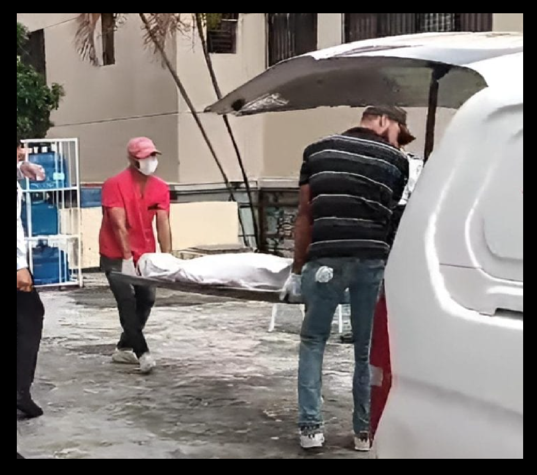 ESPERABA QUE LE CANTEN