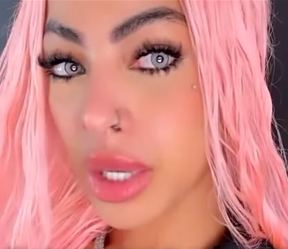 YAILIN LLAMANDO LA ATENCIÓN