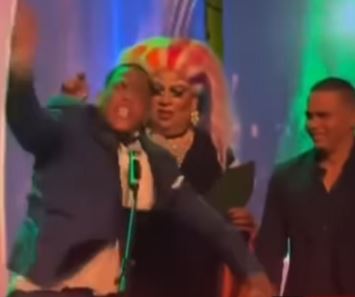 Tatuaje RD en los Glamour Music Awards