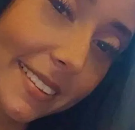 AMANDA DE LOS SANTOS