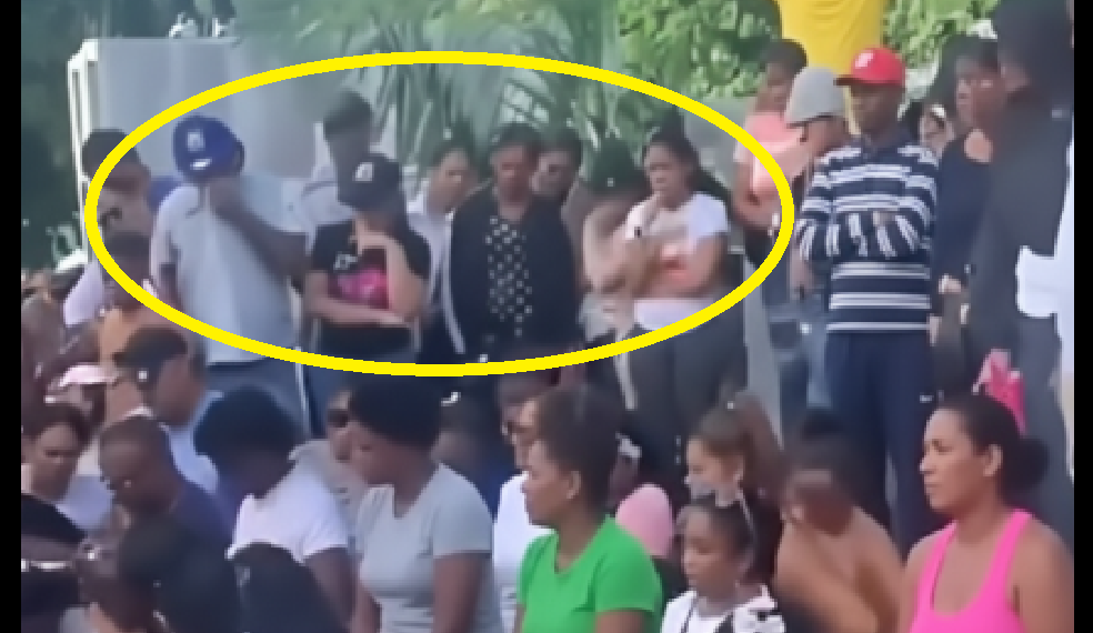 UNA BOVEDA CON TODO Y GENTE