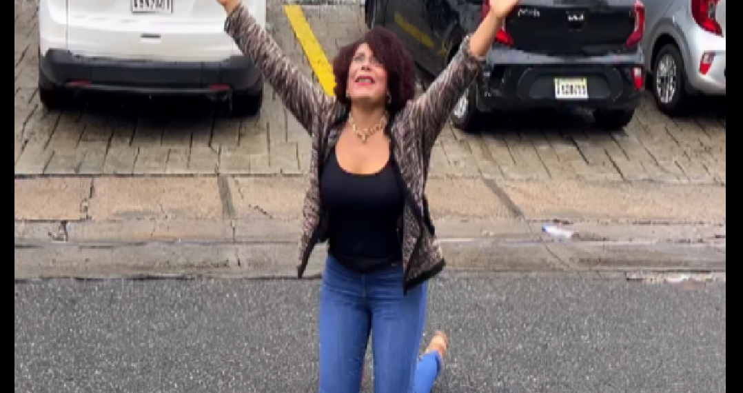 CHEDDY GARCIA DE RODILLAS