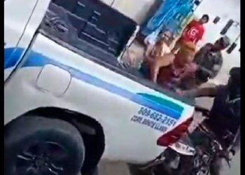 DOÑITAS EN PLEITO CONTRA AGENTES