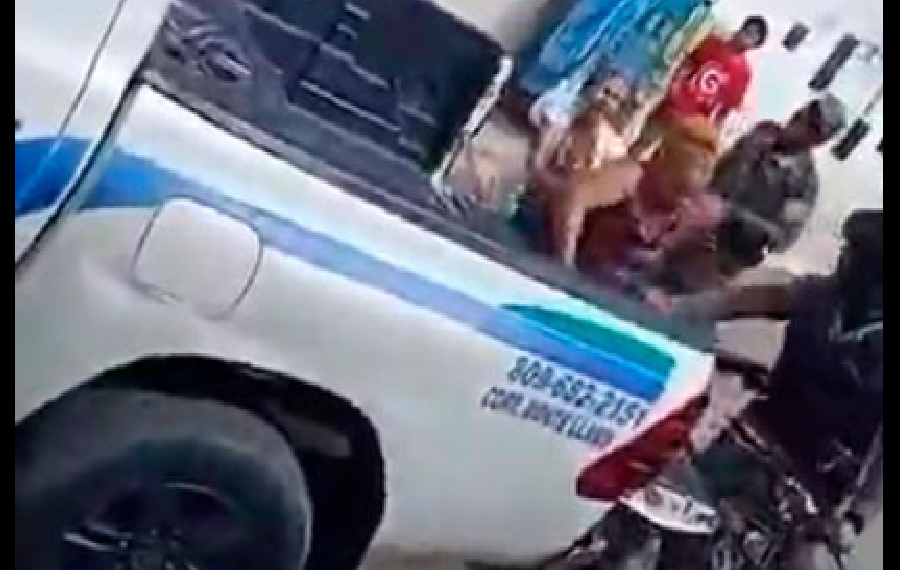 DOÑITAS EN PLEITO CONTRA AGENTES