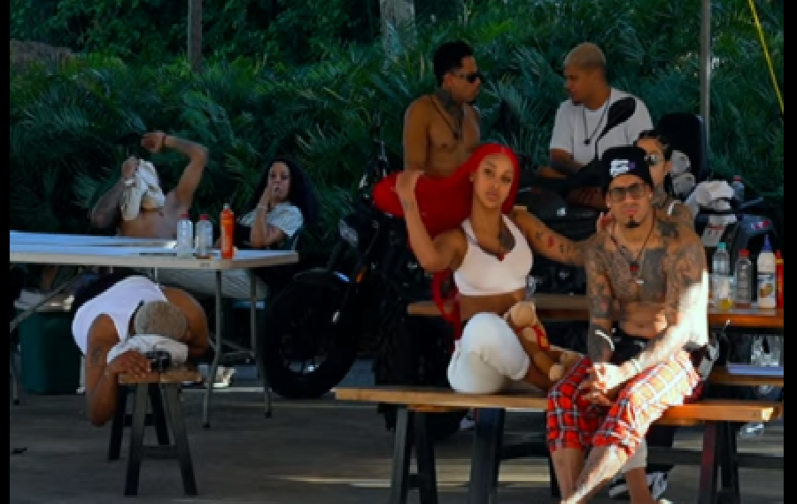 TODOS FUERA DE LA CASA