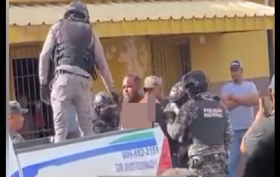 UN  GRUPO DE POLICIAS