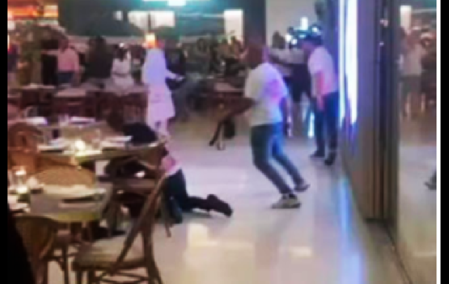 TENSION EN UNA PLAZA